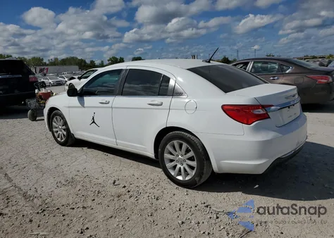 2013 Chrysler 200 Touring z USA, uszkodzony, nr VIN 1C3CCBBB0DN543649